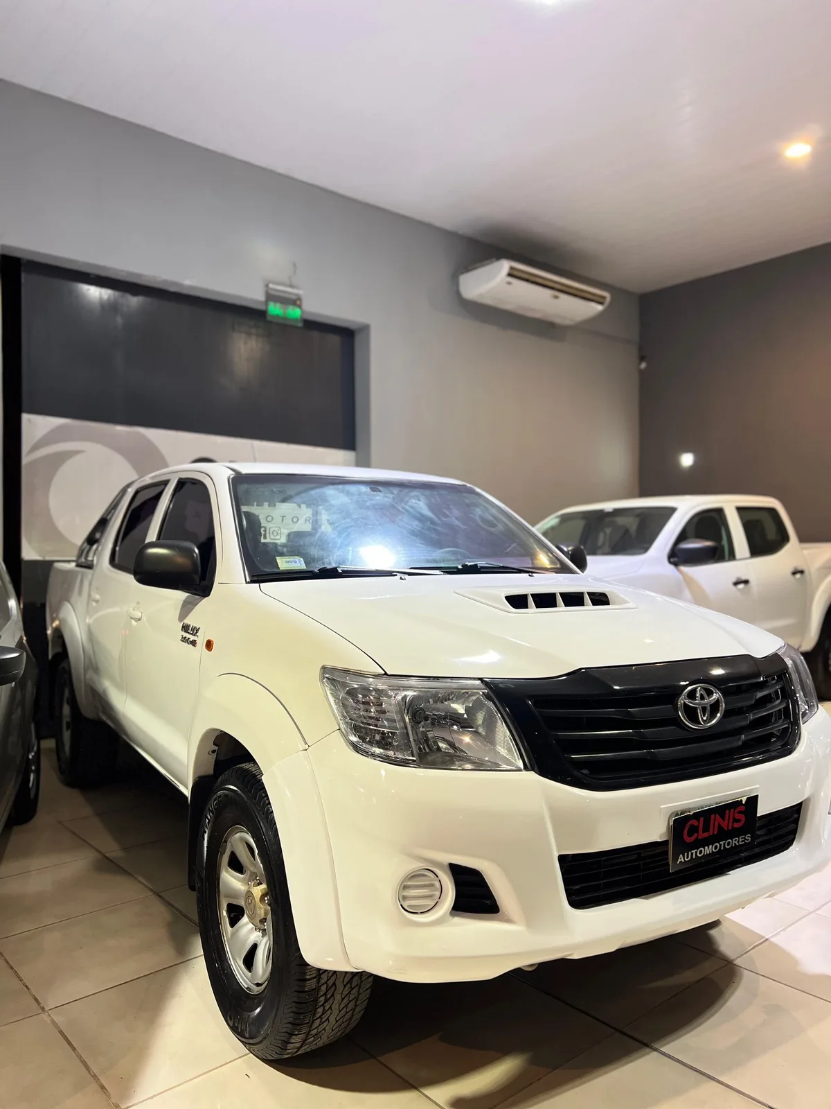 Toyota Hilux SR 4x2 Doble Cabina — imagen 1 de 7