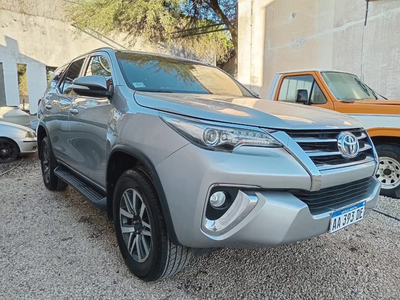 Toyota Hilux SW4 4x4 M/T — imagen 1 de 4